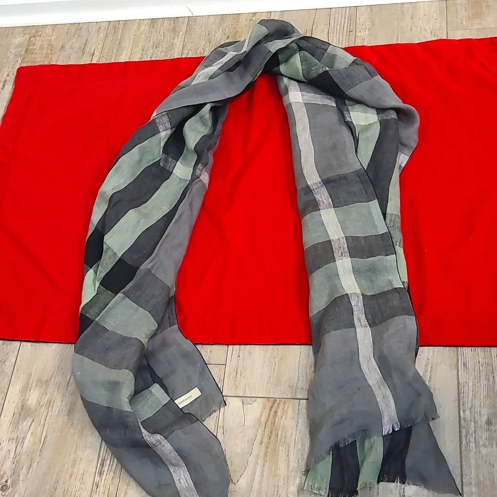 Burberry Scarf Medium Giant Exploded Linen Check In Green, Black, and Grey - Picture 4 of 6